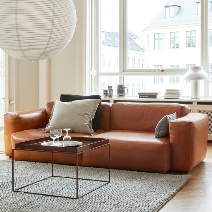 Hay - Mags Soft Sofa 2,5 Sitzer, cognac - Tray Table, chocolate glänzend