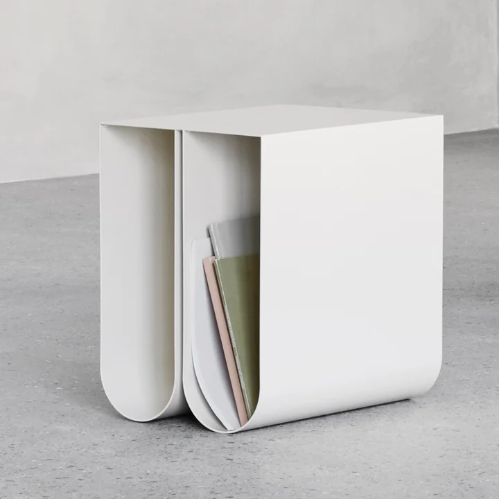 Curved Beistelltisch von Kristina Dam Studio in beige