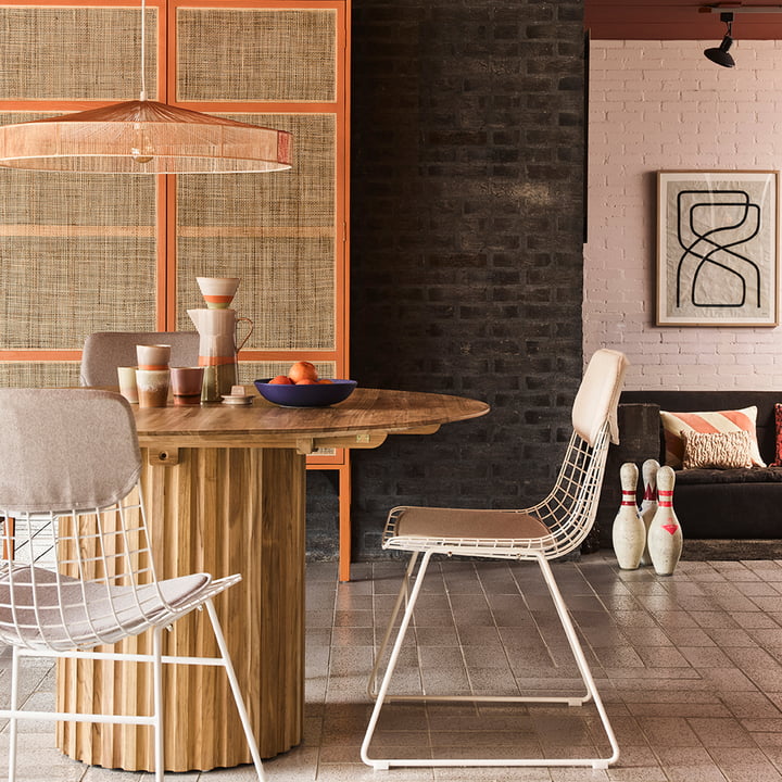 Wire Chair, Pillar Esstisch rund und Rope Pendelleuchte von HKliving