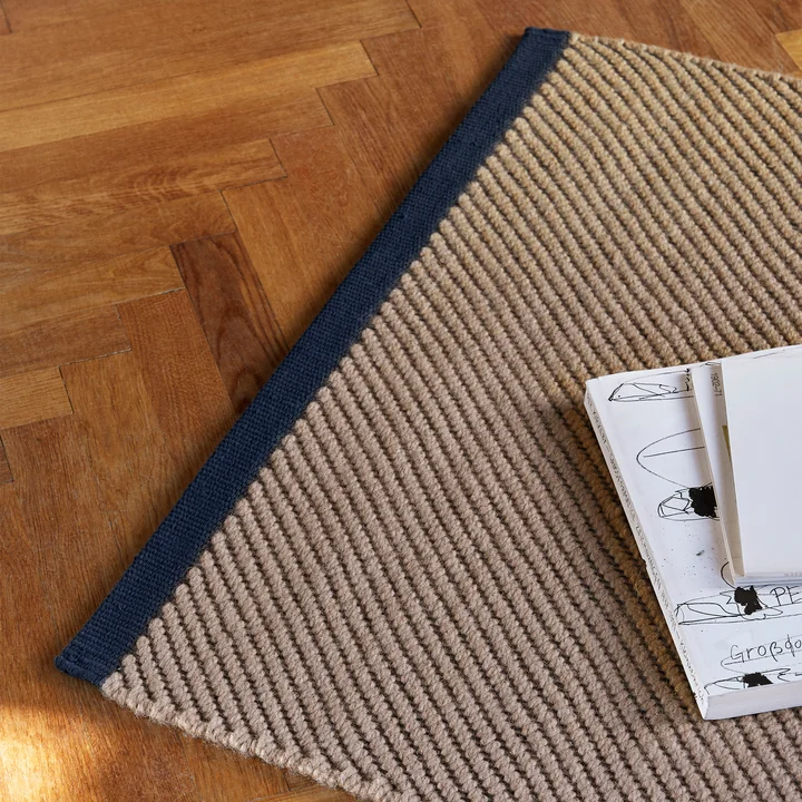 Bias Teppich, cappuccino von HAY.