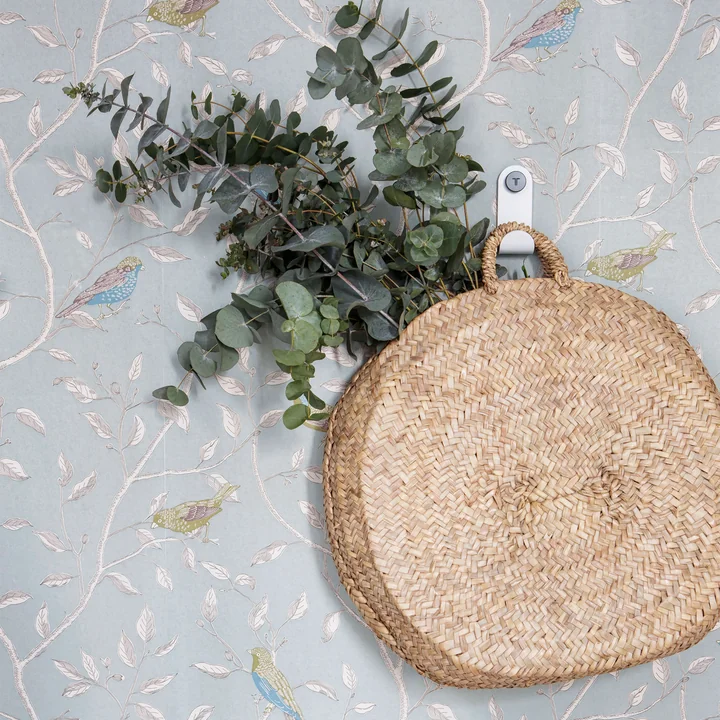 Der JO Wandhaken, wolkenweiß von TipToe zum Aufhängen von dekorativen Taschen