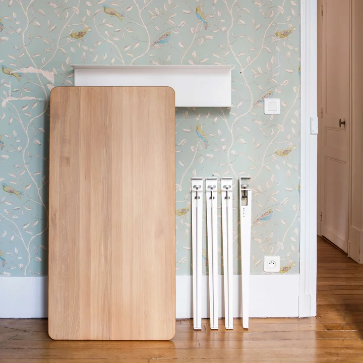 Das Tisch und Schreibtischbein H 75 cm, wolkenweiss, von TipToe neben einer passenden Holzplatte ebenfalls von TipToe