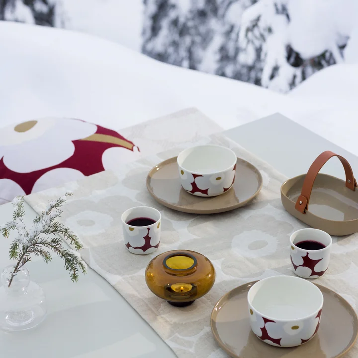 Die Winter 2020 Kollektion von Marimekko bei einem gemütlichen Picknick im Schnee