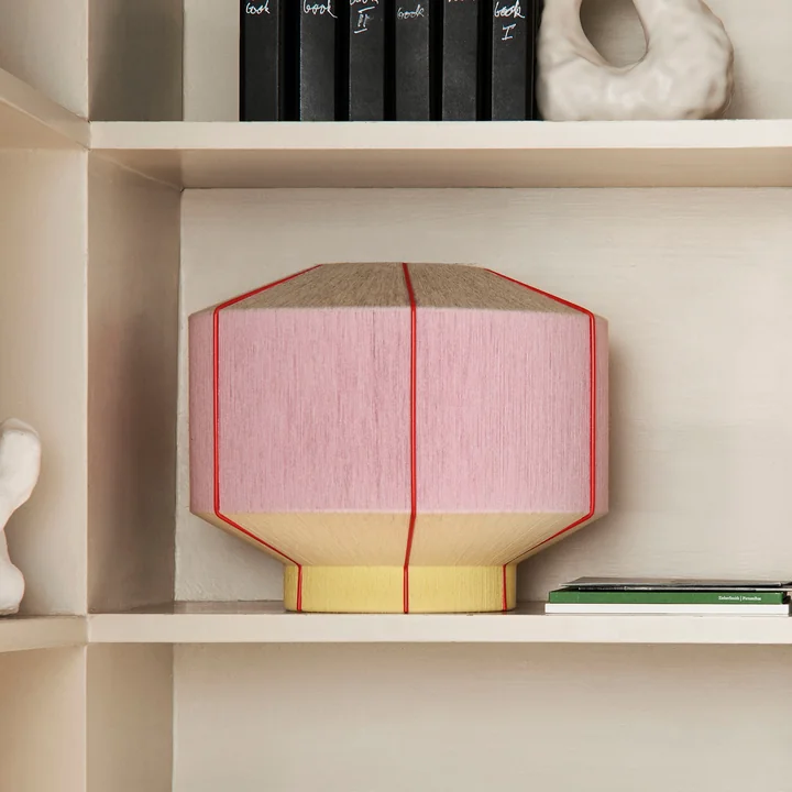 Der Bonbon Lampenschirm, Ø 38 x H 32 cm, ice cream von HAY in einem Regal