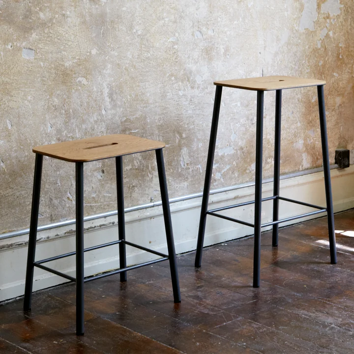 Adam Hocker und Barhocker von Frama