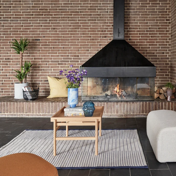 Ein aufgeräumtes und gemütliches Wohnzimmer im Skandinavien-Look