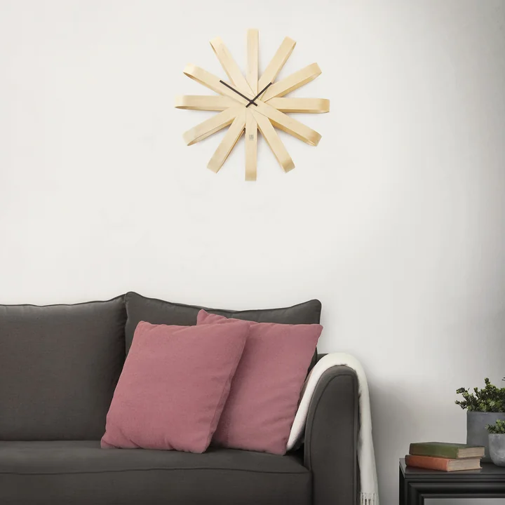 Stilvolle Uhr aus Holz in jedem Ambiente