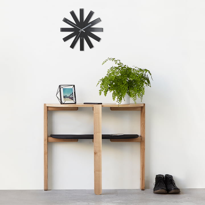 Minimalistisches Uhrendesign aus dem Hause Umbra