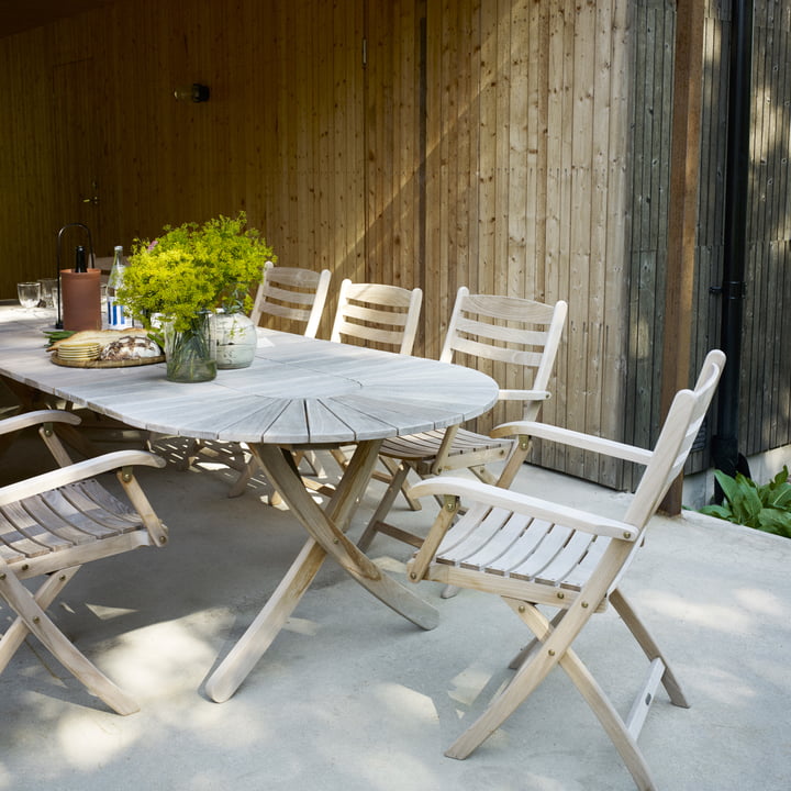 Ovaler Esstisch für die Terrasse