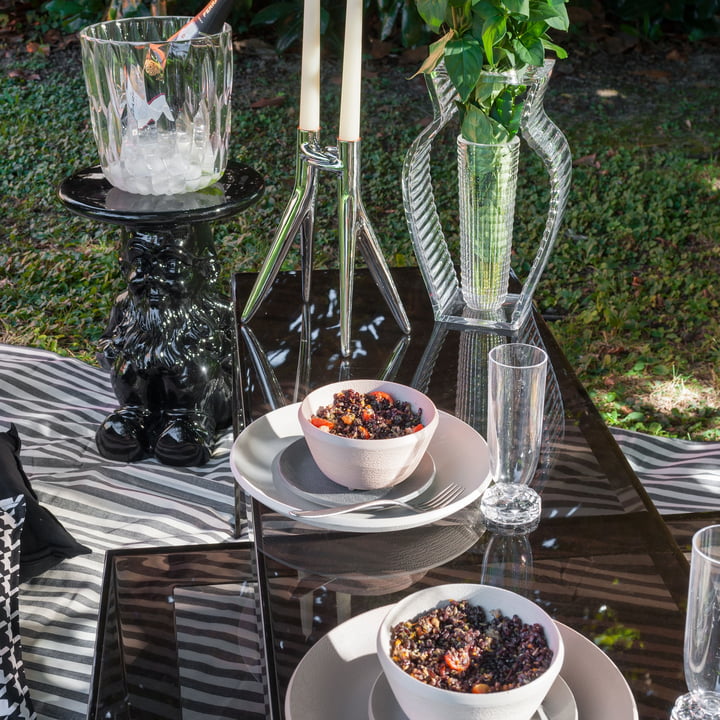 Festliche Tafel auf der Terrasse mit dem Trama Geschirr