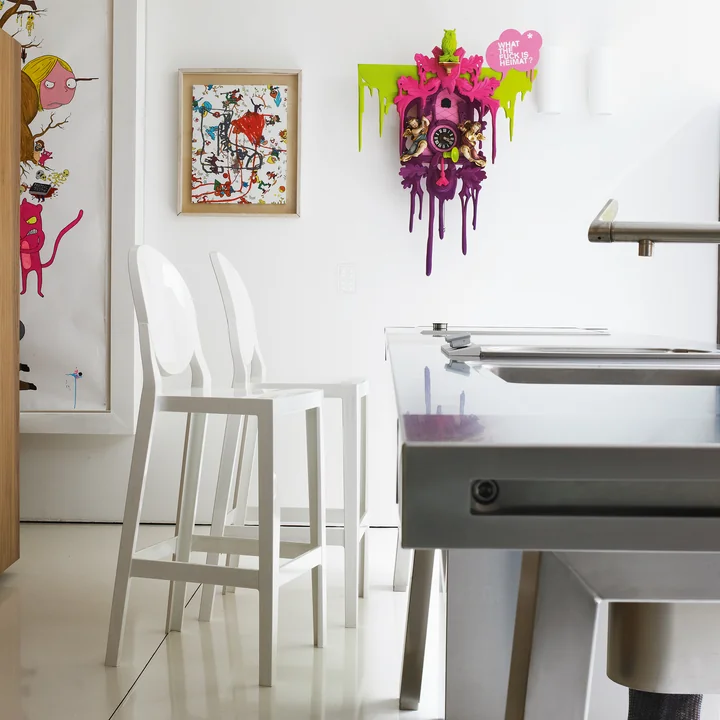 Stilvolle Barhocker im weißen Design