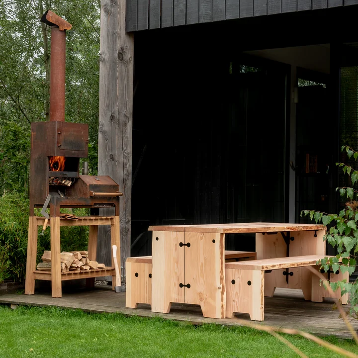 Die Forestry Gartenmöbel von Weltevree auf der Terrasse