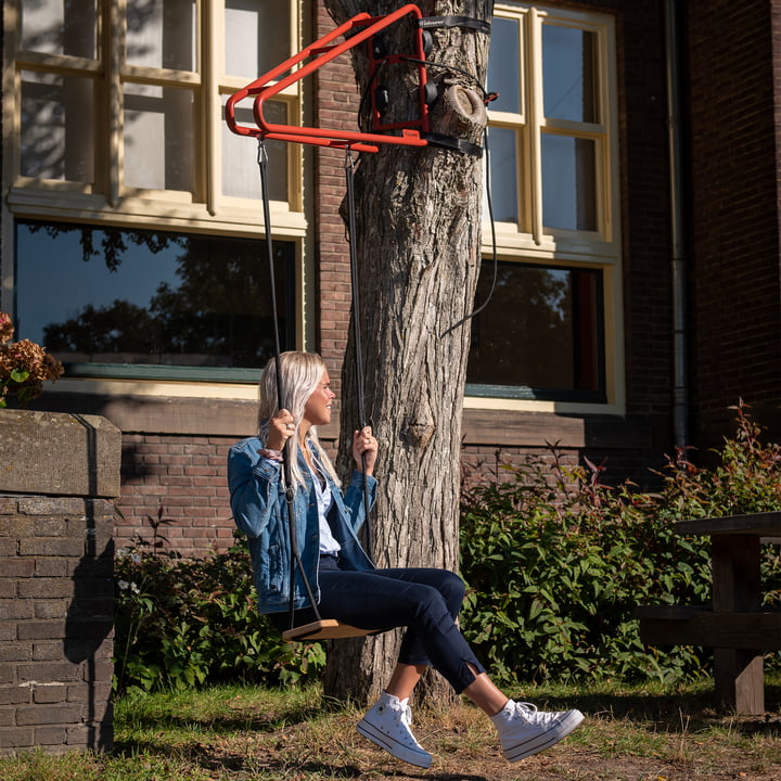 Die Swing Schaukel von Weltevree eignet sich auch für Erwachsene