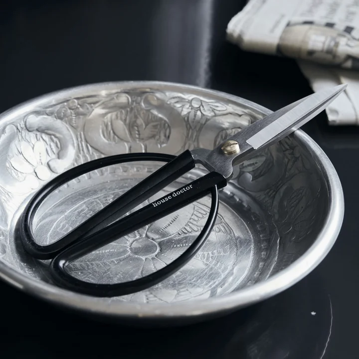 Die Shears Schere von House Doctor in einer grauen Deko-Schale