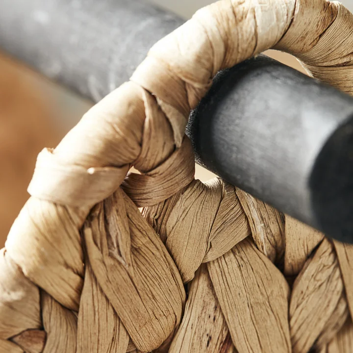 Der Griff am Korb dient als Toilettenpapierhalter von House Doctor