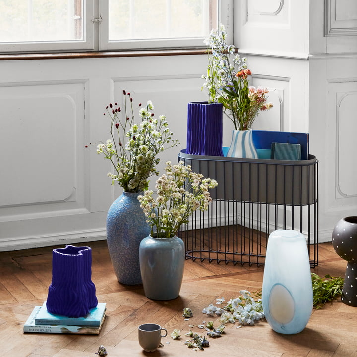 Wohnzimmer mit zartem, nordischem Charakter dank Broste Copenhagen