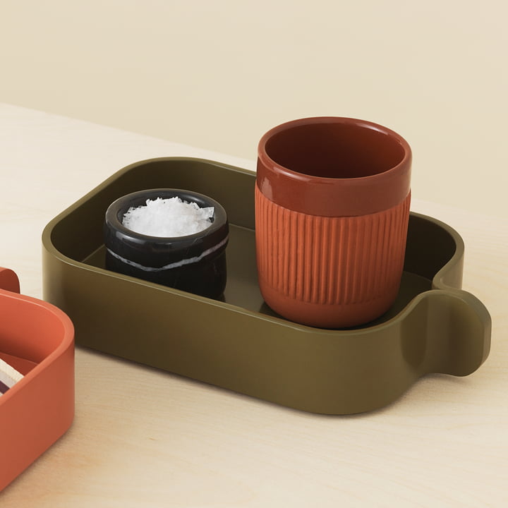 Die Formgebung des Junto Bechers von Normann Copenhagen ist sanft und straff zugleich
