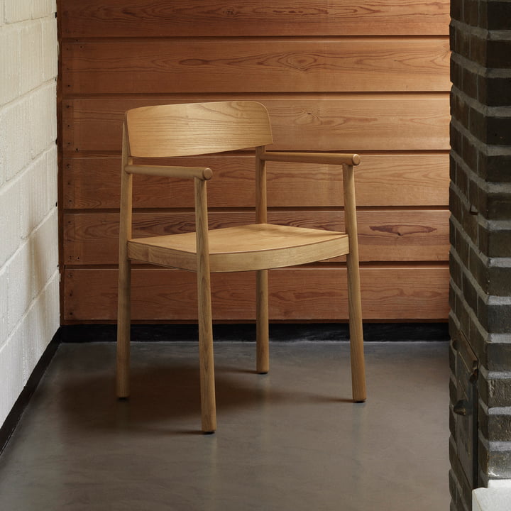Holzhandwerk in Reinform: Timb Armlehnstuhl von Normann Copenhagen