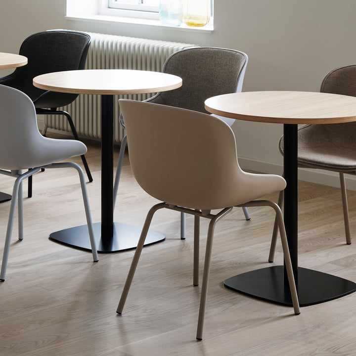 Der Hyg Chair Frontpolster von Normann Copenhagen im Restaurant