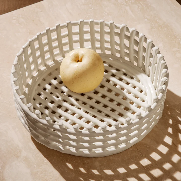 Das Keramik Centerpiece von Ferm Living ist dezent und zeitlos