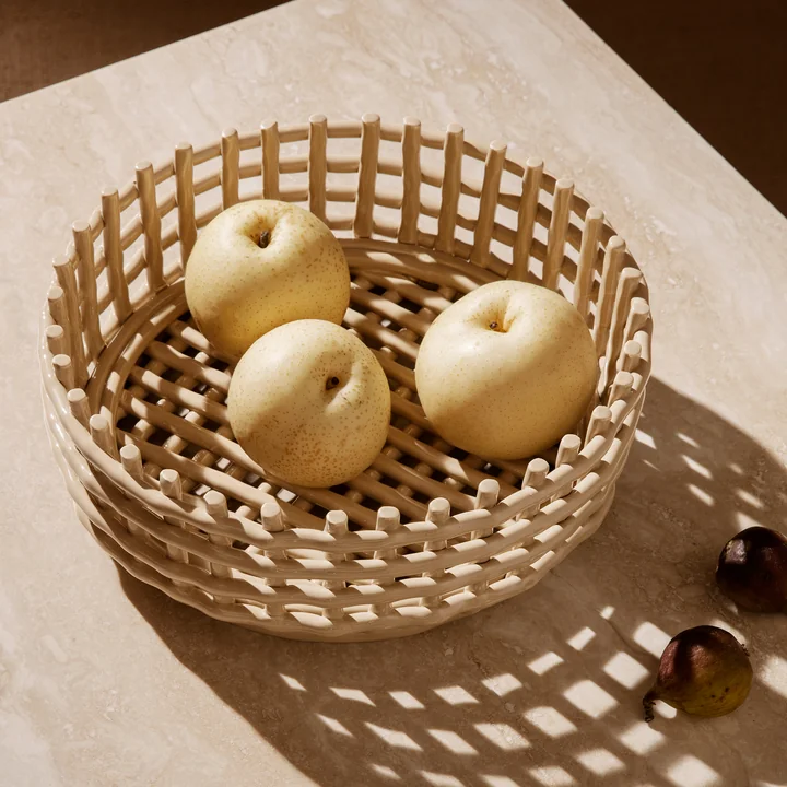 Das Keramik Centerpiece von Ferm Living eignet sich für Lebensmittel und Alltagsgegenstände