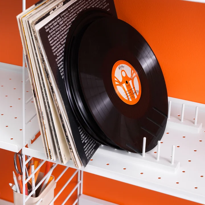 Plattenhalter und Tellerfach für Regale