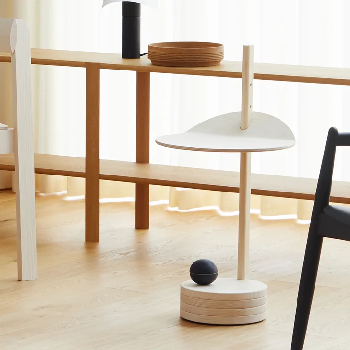 Form & Refine - Stilk Beistelltisch, Esche - Section Holzschale