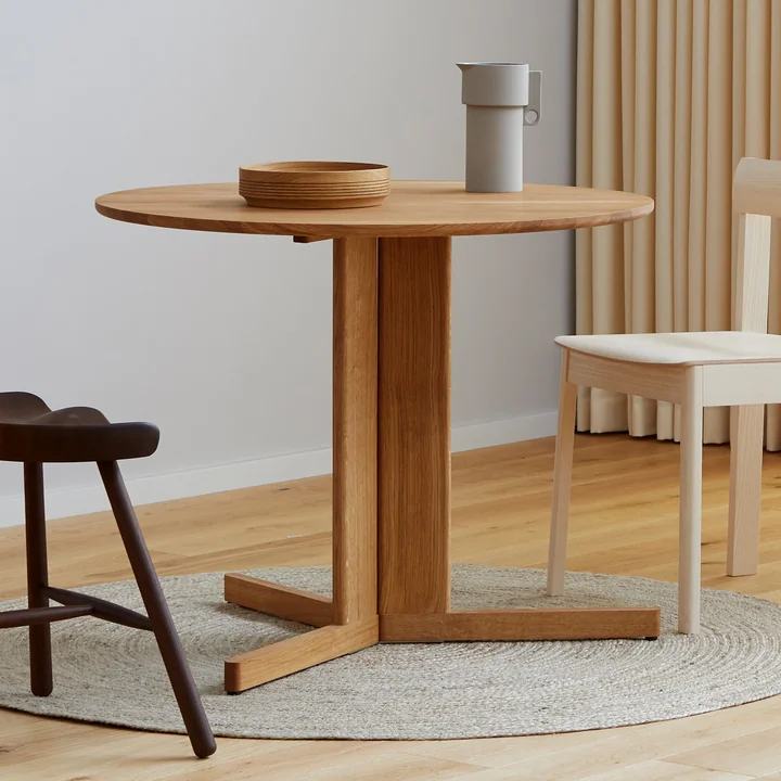 Schlanker Rundtisch für das Wohnzimmer