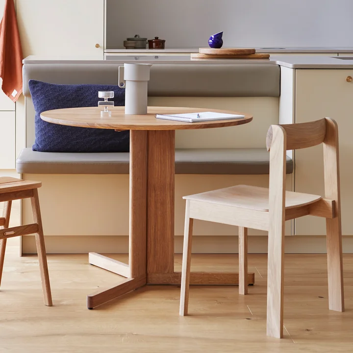Skandinavisches, schlichtes Holzdesign im Essbereich