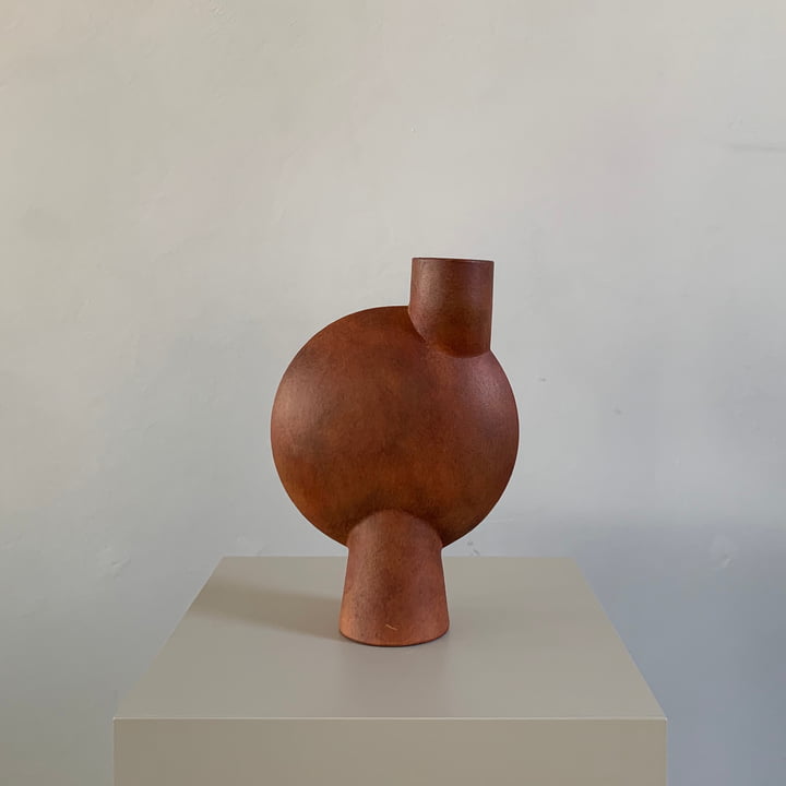 Die Sphere Vase Bubl Medio von 101 Copenhagen erinnert an die Bildhauer-Kunst