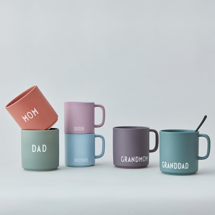 Die AJ Favourite Porzellan Becher von Design Letters sind das perfekte Geschenk