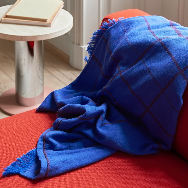 Die Untitled AP10 Tagesdecke von &Tradition ist leicht und gemütlich zugleich