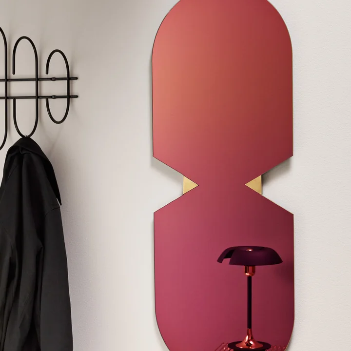 Die Rainbow-Version des Verto Spiegels von AYTM erhellt den Raum