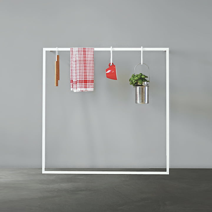 Minimalistische Garderobe für Handtücher und mehr