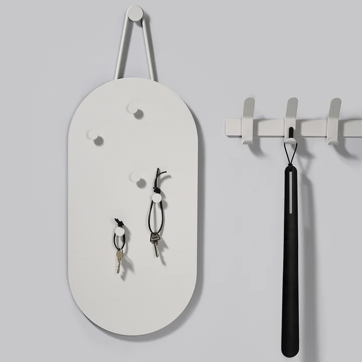 Die A-Bulletin Magnettafel von Zone Denmark mit Schlüsseln