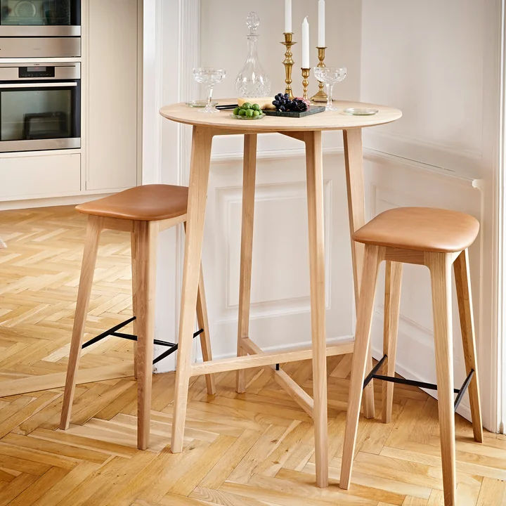 Die Nordic Barhocker von SACK it am Bartisch
