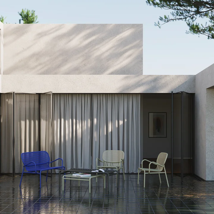 Das Week-End Sofa Outdoor von Petite Friture mit grafischem Ausdruck
