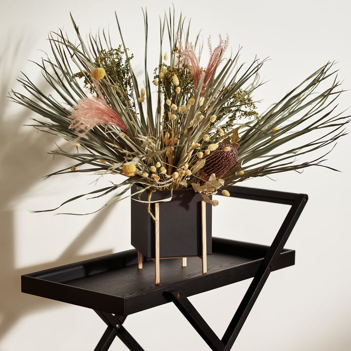 Der Botanic Pot von Design House Stockholm mit üppigem Bouquet