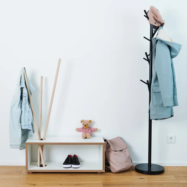 ordnung Kinder Garderobe und Bank von Tojo in weiß / Buche
