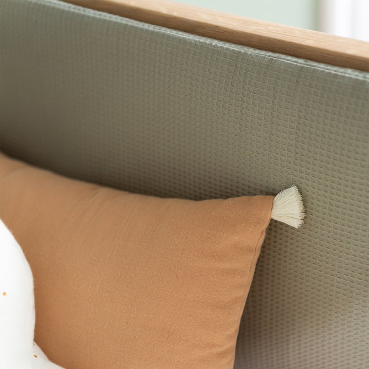 Nest Babybett Umrandung mit Wabenstruktur von Nobodinoz in laurel green