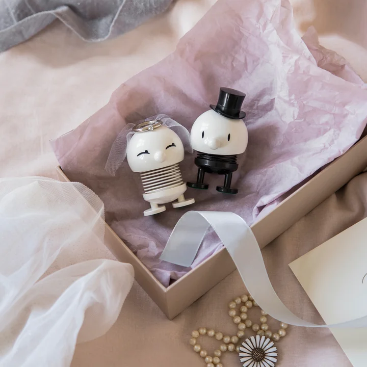 Bride & Groom Dekofigur von Hoptimist
