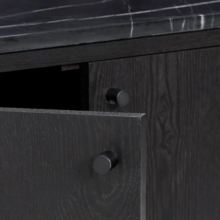 Die Tür der Marmor Kommode