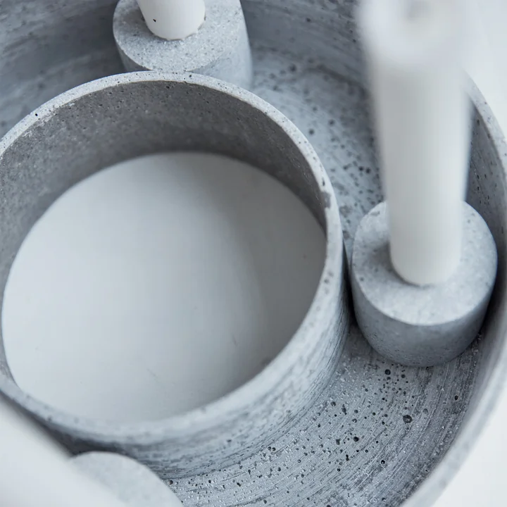 The Ring Kerzenhalter für Stabkerzen von House Doctor in der Farbe betongrau