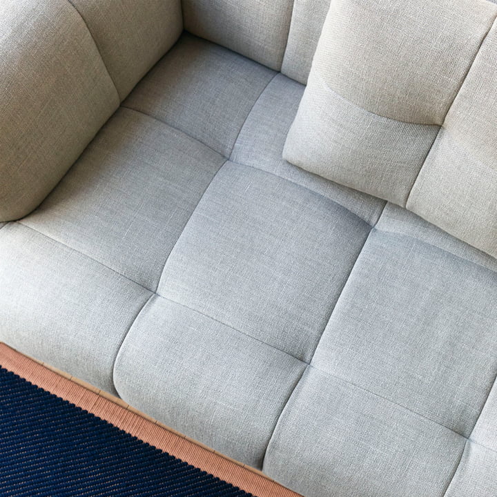 Quilton 3-Sitzer Sofa von Hay in der Ausführung Linen Grid adriatic blue