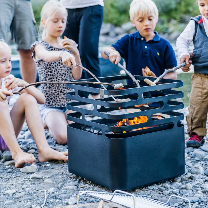 Stimmungsvolles Stockbrotbacken