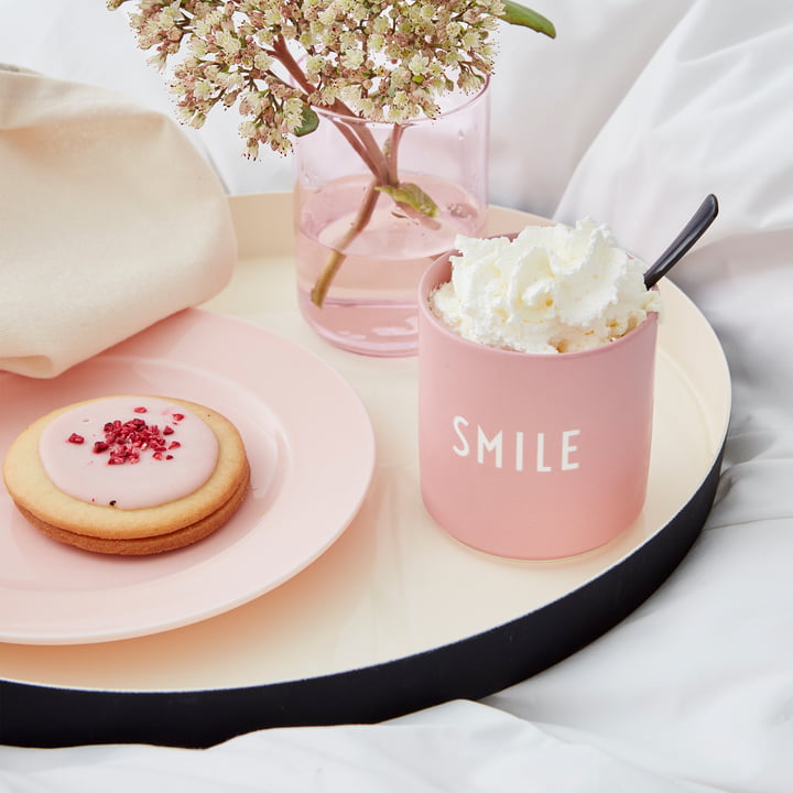 AJ Favourite Porzellan Becher von Design Letters in Smile / old rose