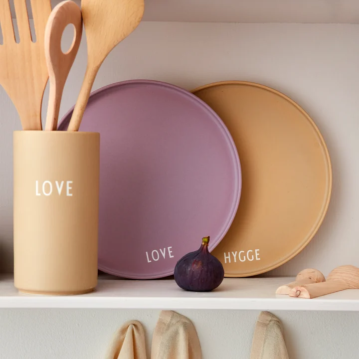 AJ Favourite Porzellan Teller von Design Letters in Love / lavendel und Hygge / beige