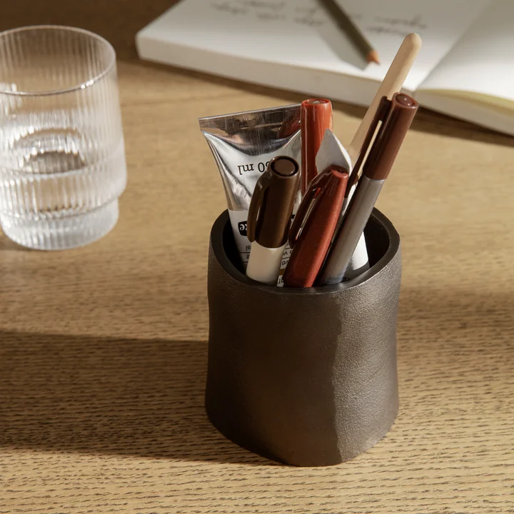 Yama Stiftebecher von Ferm Living in der Farbe schwarz