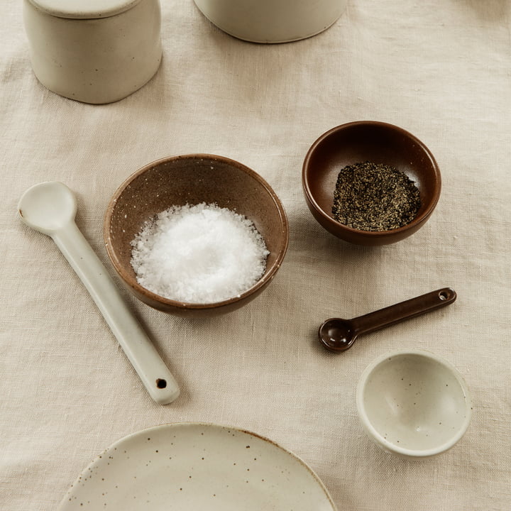 Petite Schalen von Ferm Living in der Ausführung weiß / braun 