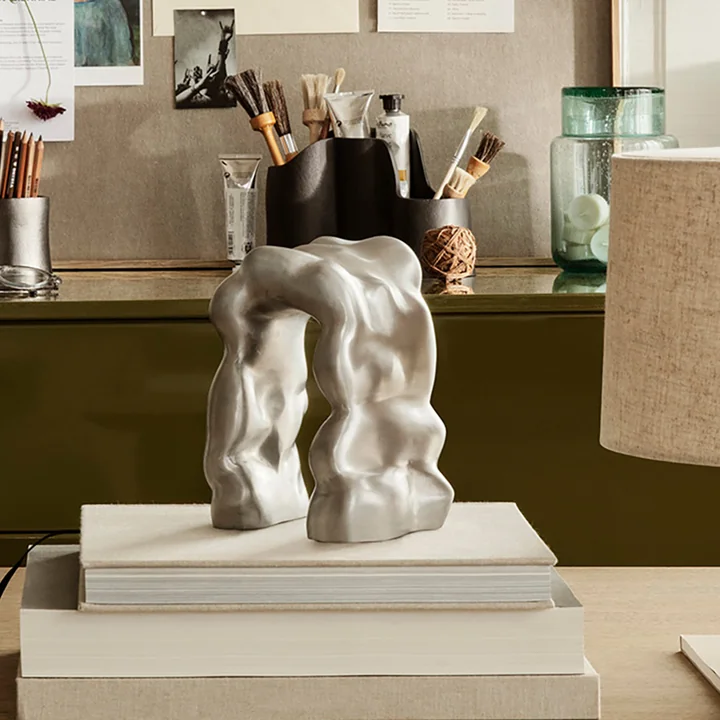 Morf Skulptur und Buchstütze von Ferm Living